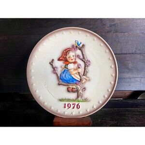Vintage M.J. Hummel 1976 Annual Plate by Goebel In Original Box
